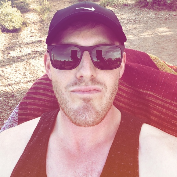 Meet your Posher. - Picture 4 of 4